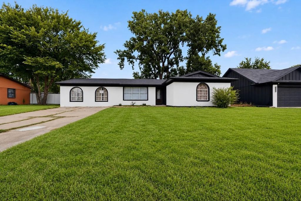 2217 52nd Street, Dallas