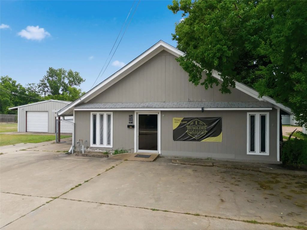 406 Live Oak Street, Marlin