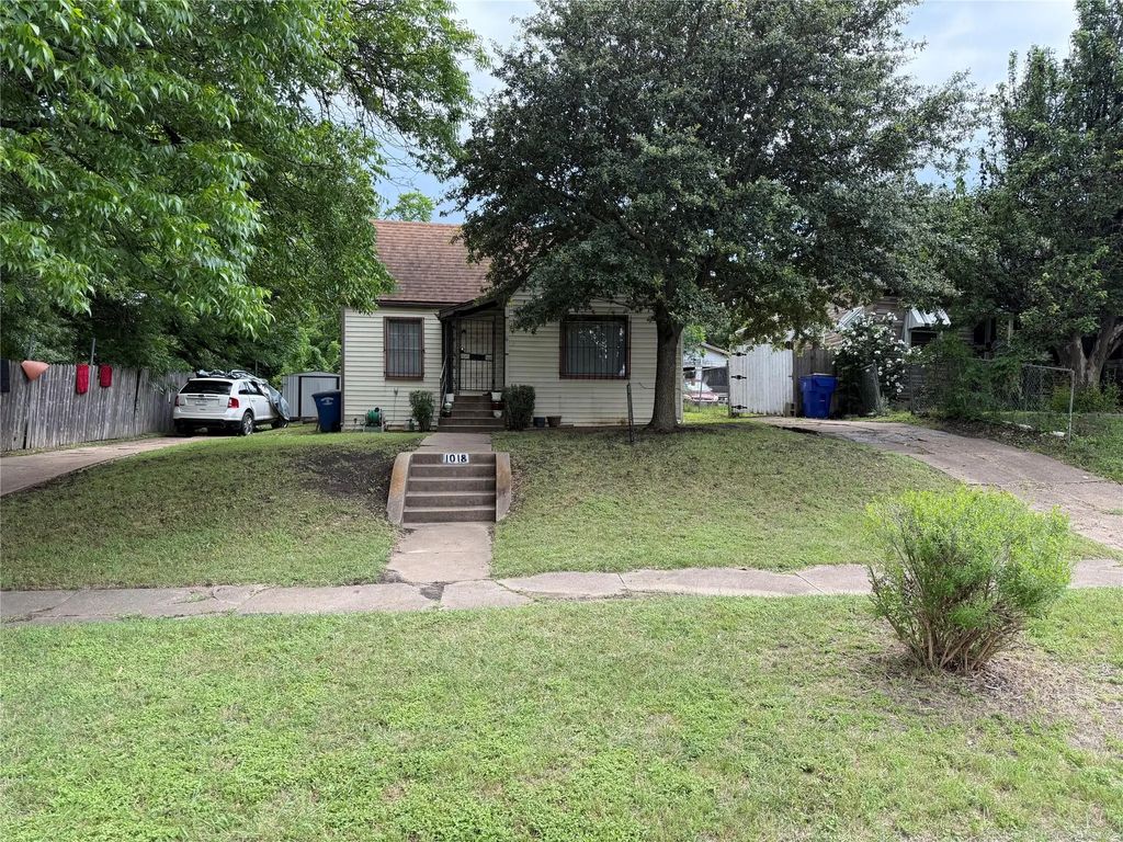 1018 E Woodin Boulevard, Dallas