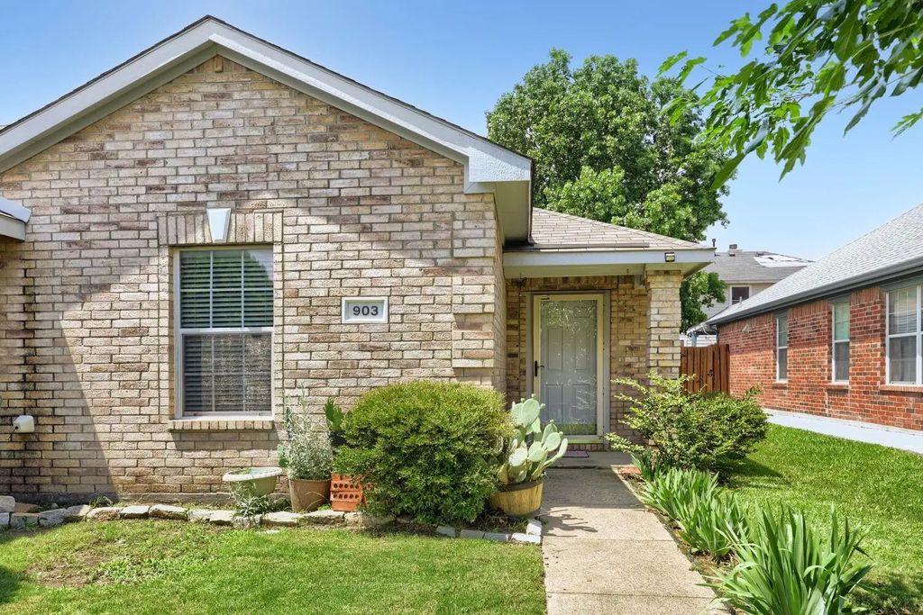 903 Hems Lane, Arlington