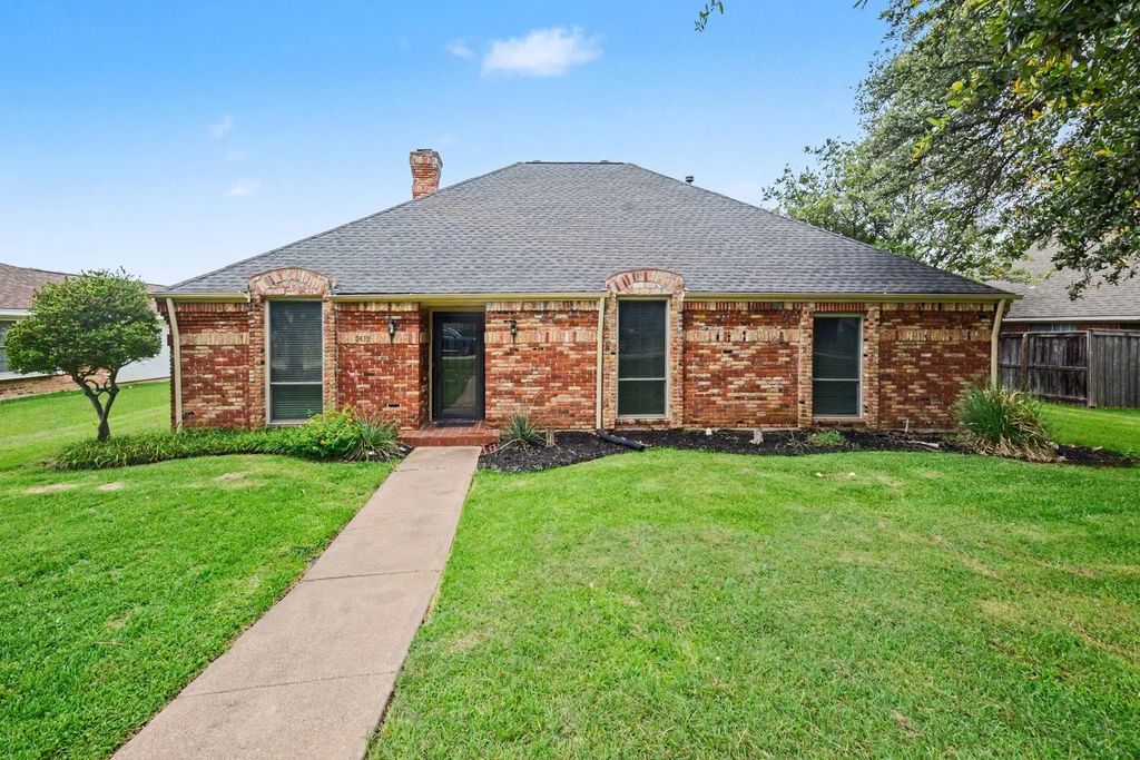 3413 Hightrail Lane, Garland