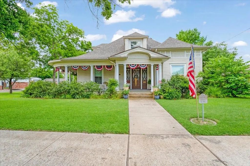 704 E Main Street, Honey Grove