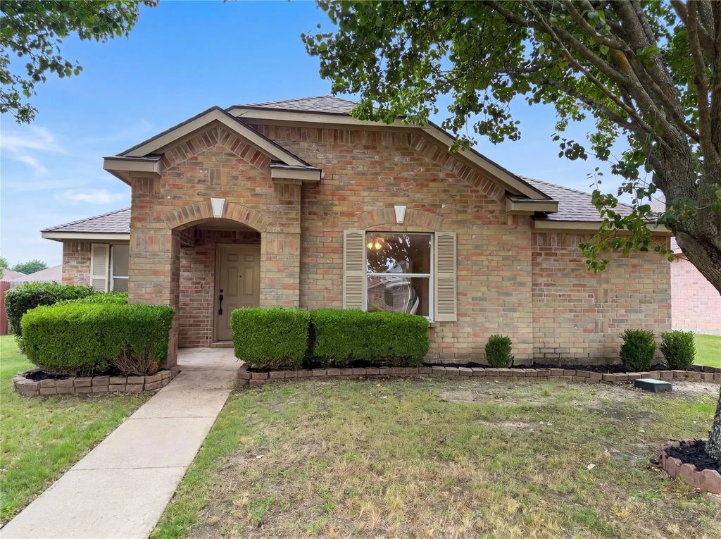 111 Forest Park Lane, Red Oak