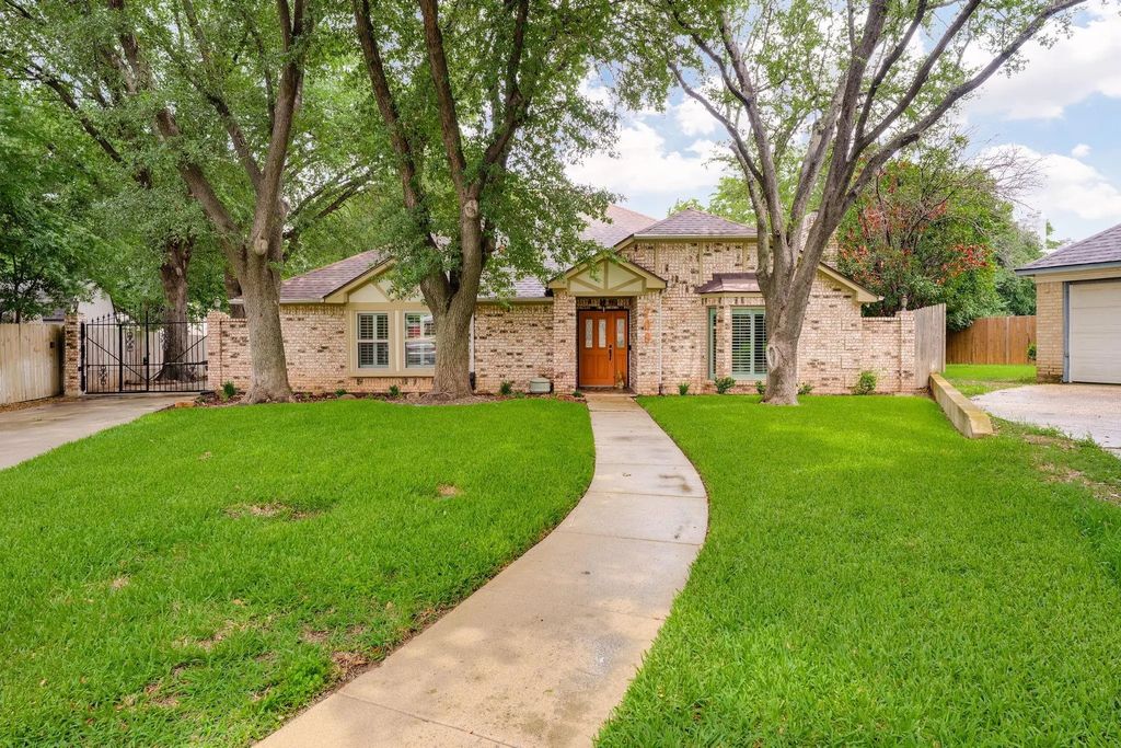 709 Chaffee Court, Arlington