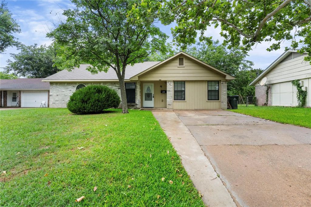 1121 Sam Houston Drive, Garland