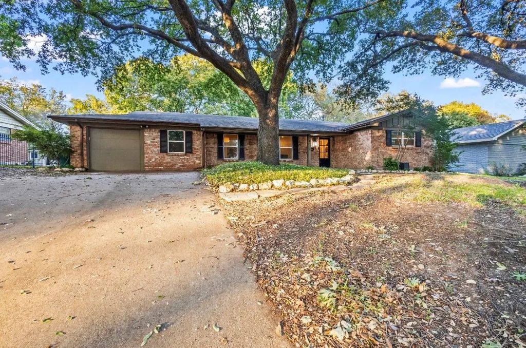 4112 Selkirk Drive W, Fort Worth