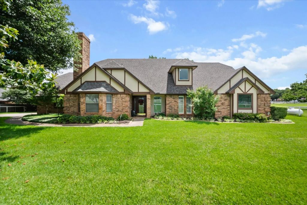 8111 Russell Curry Road, Arlington