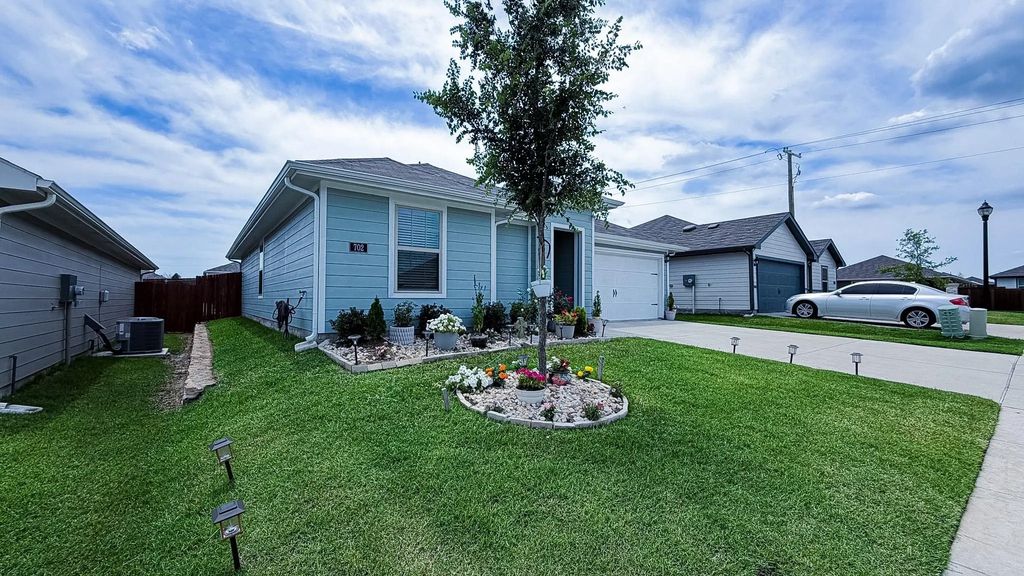 702 Sunlight Loop, Princeton