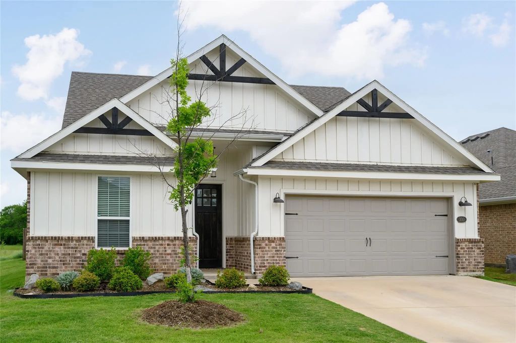300 Bronco Drive, Pilot Point