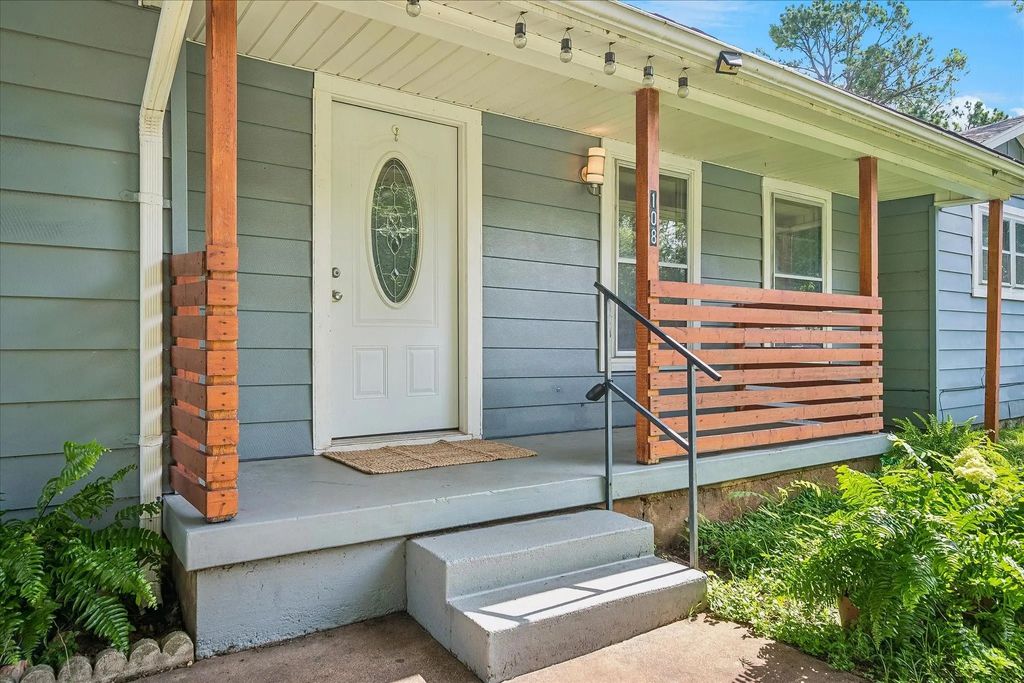 108 Reaves Lane, Hurst