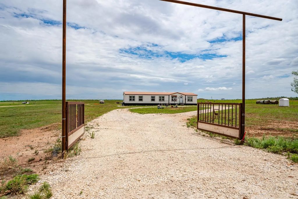9825 County Road 452, Merkel