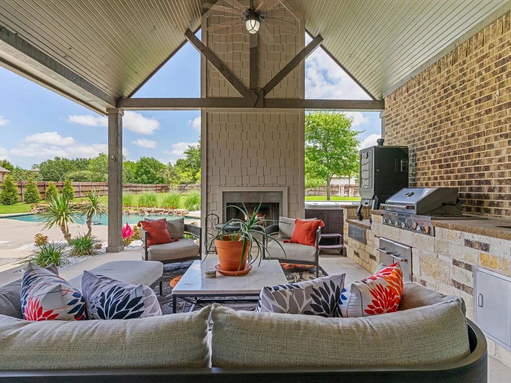 111 Old Base Road, Aurora