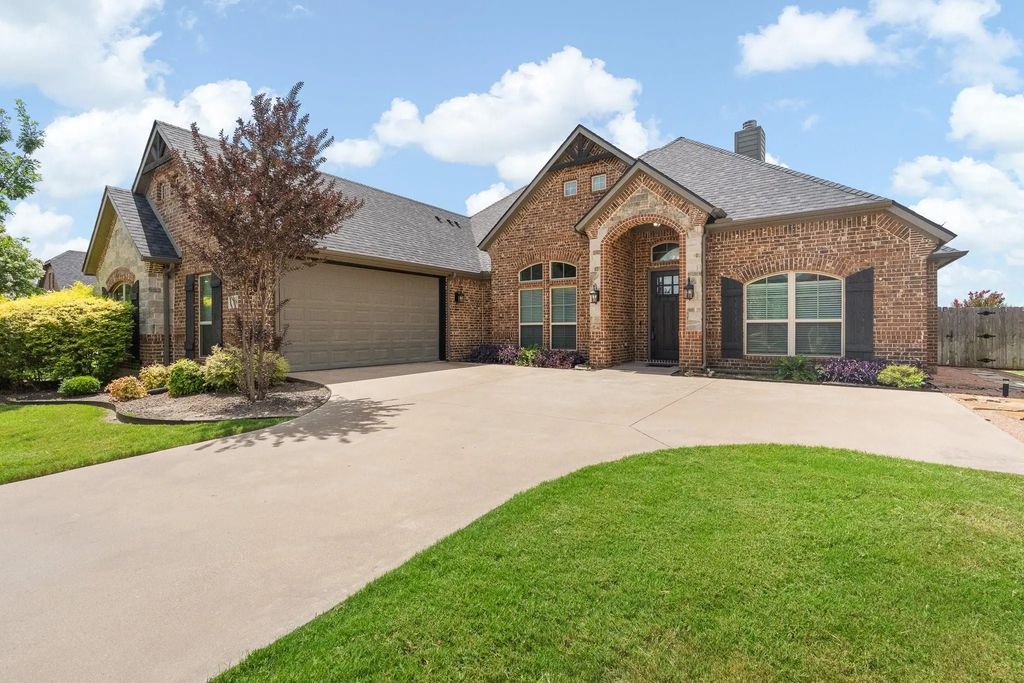 108 Odonna Drive, Waxahachie