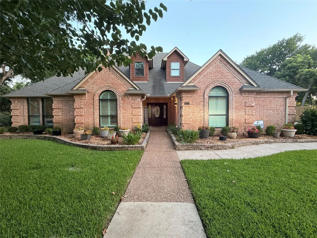 1125 Shady River Court S, Benbrook