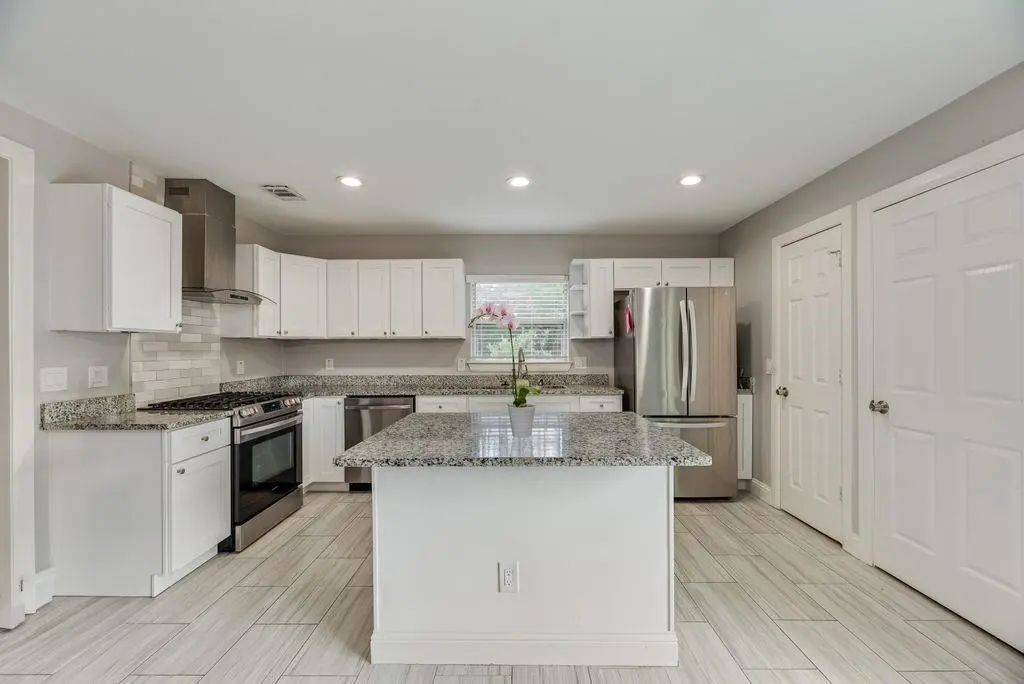 6742 Hialeah Drive, Dallas