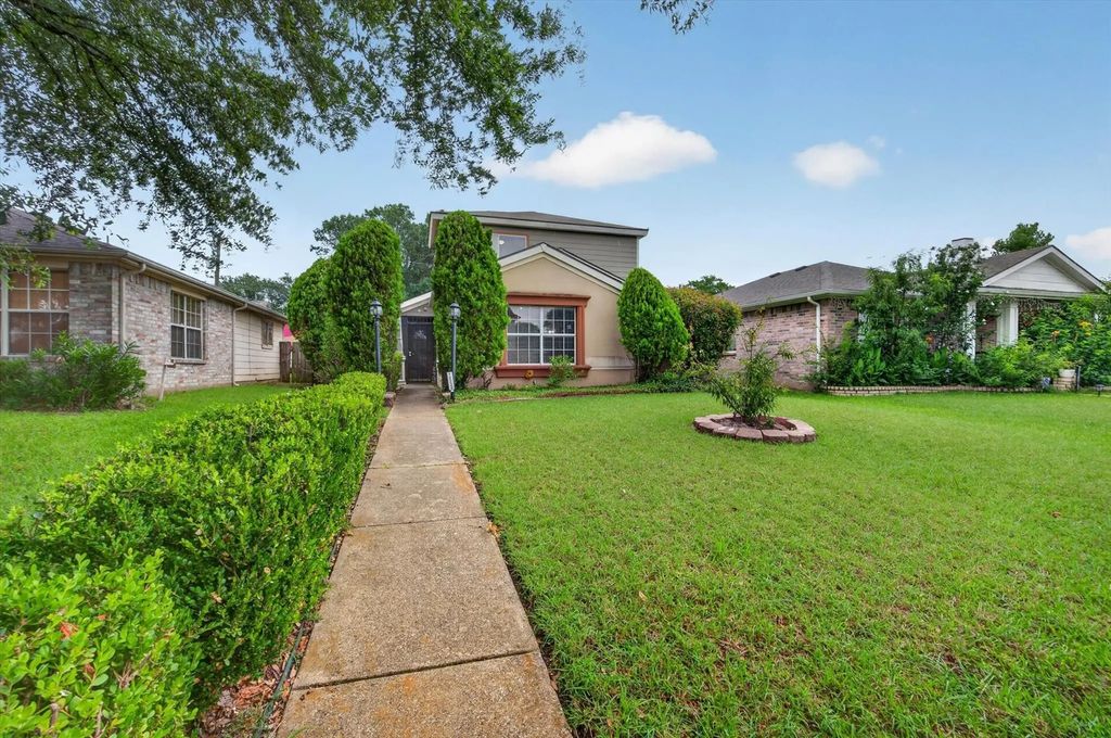 10320 Carolina Oaks Drive, Dallas
