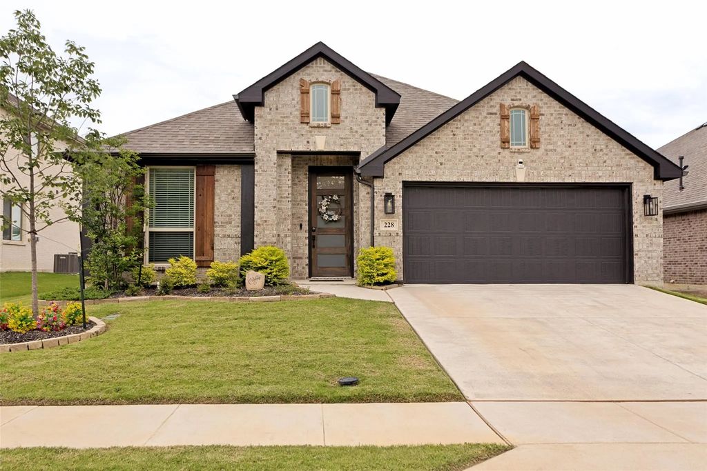 228 Shawnee Trail, Alvarado