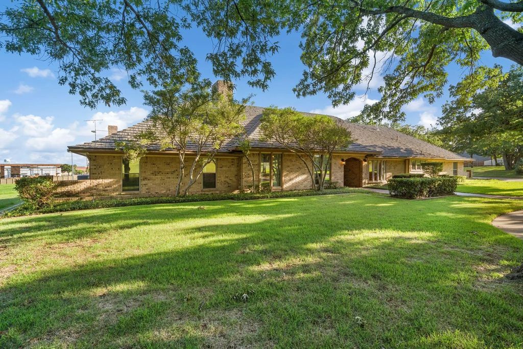8920 Martin Drive, North Richland Hills
