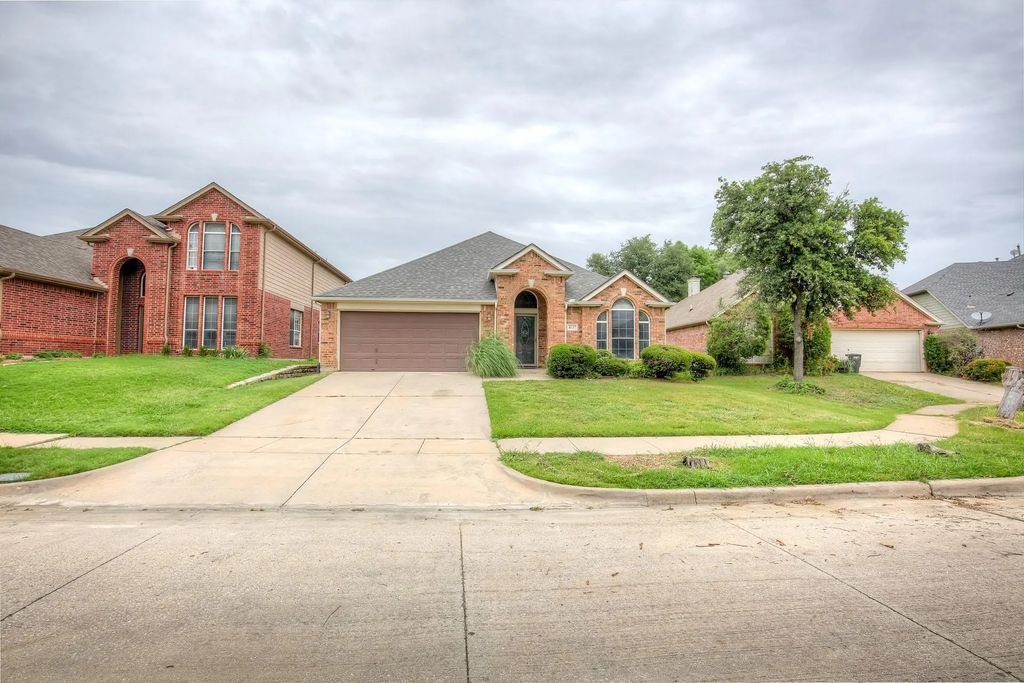 4637 Parkmount Drive, Fort Worth