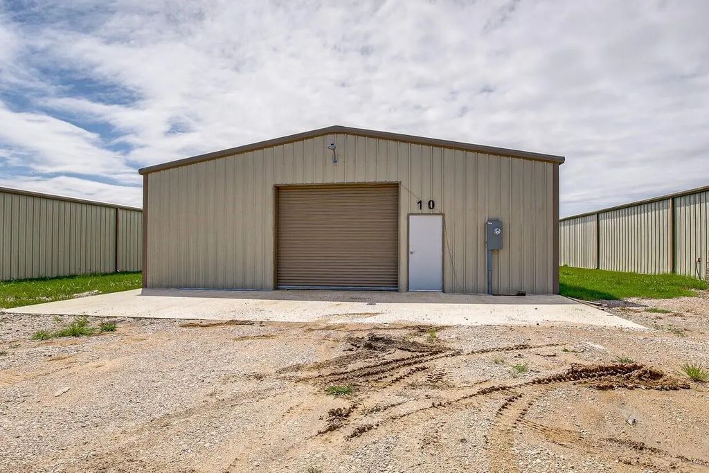8723 Fm 2728 8, Terrell