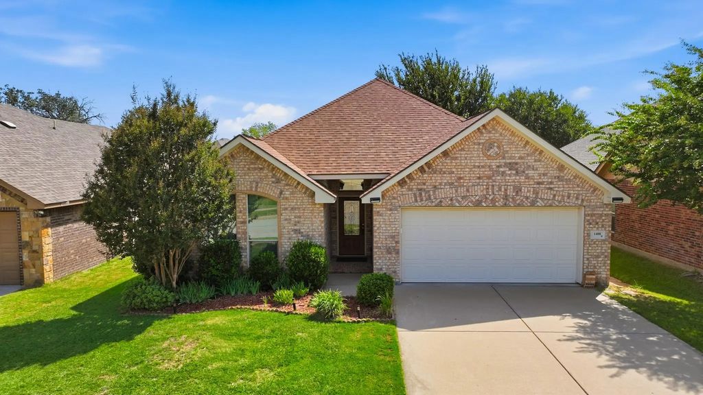 1408 Lauren Lane, Granbury