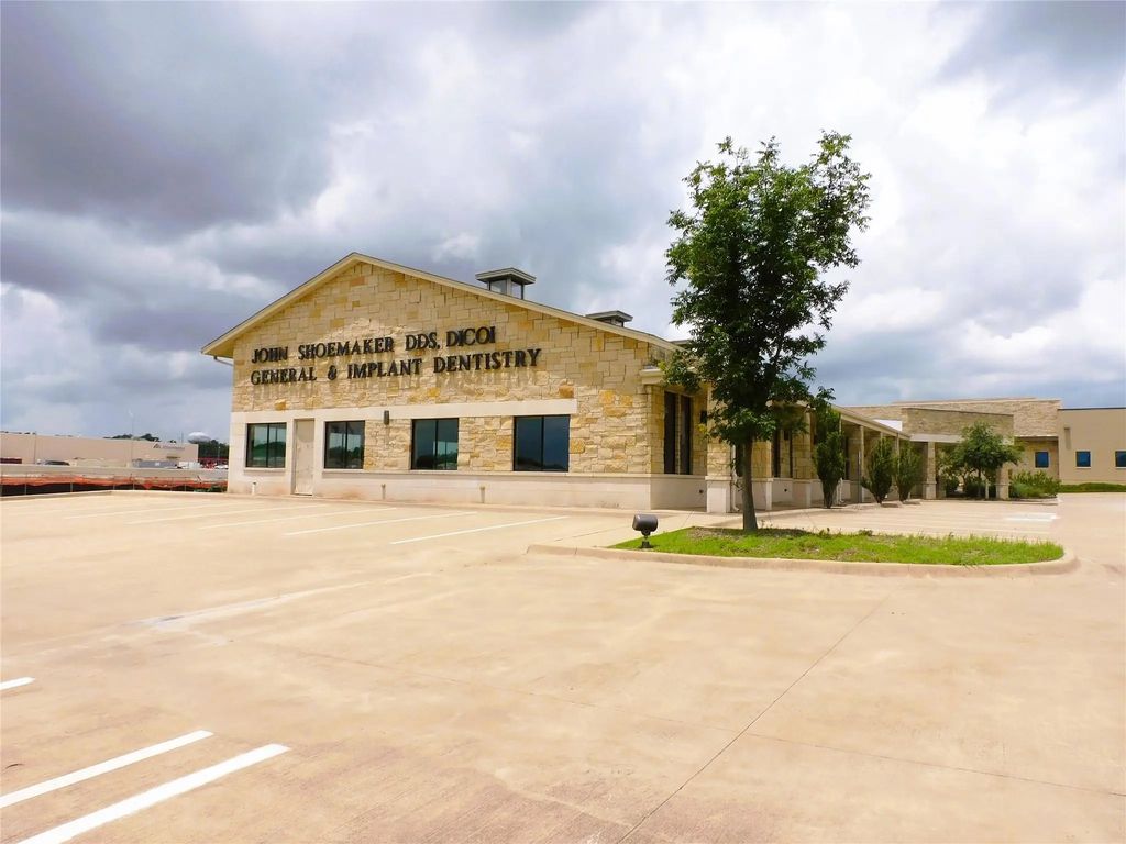 1609 N Highway 75, Sherman