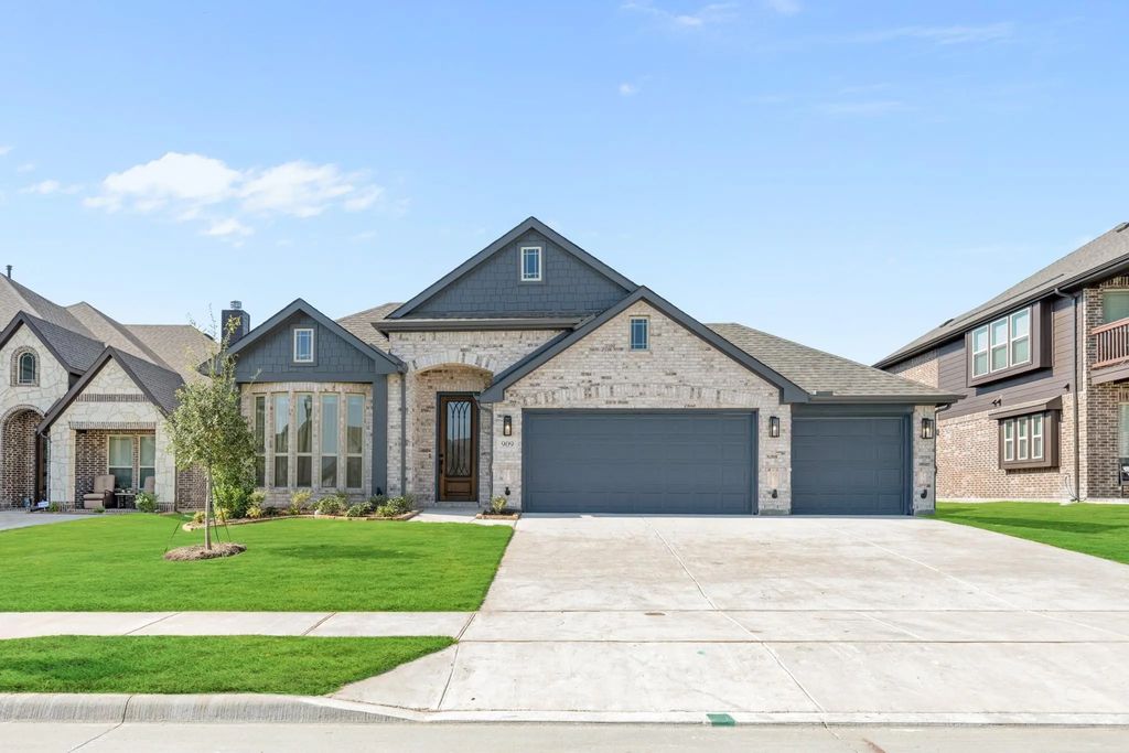909 Firewood Way, Anna