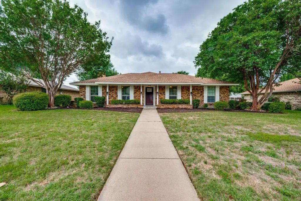 301 Hillcrest Drive, Midlothian