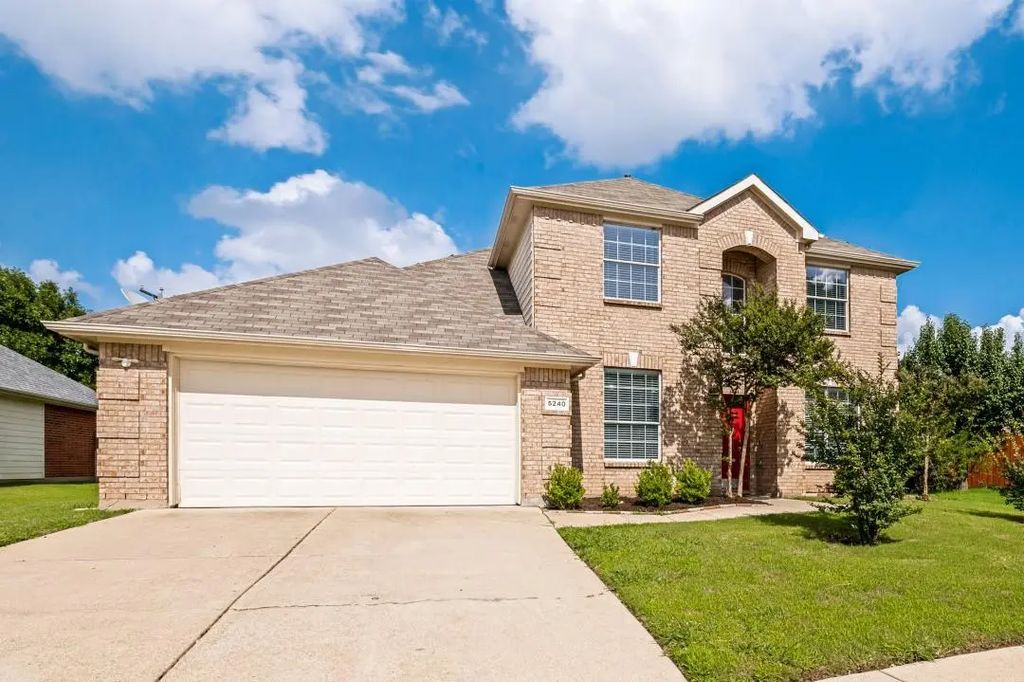 5240 Lake Grove Drive, Grand Prairie