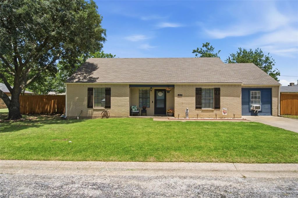 217 N Laramie Circle, Pilot Point