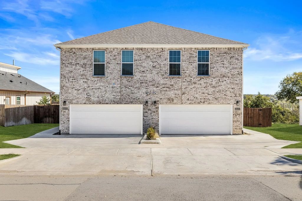 1701 Belzise Terrace, Fort Worth