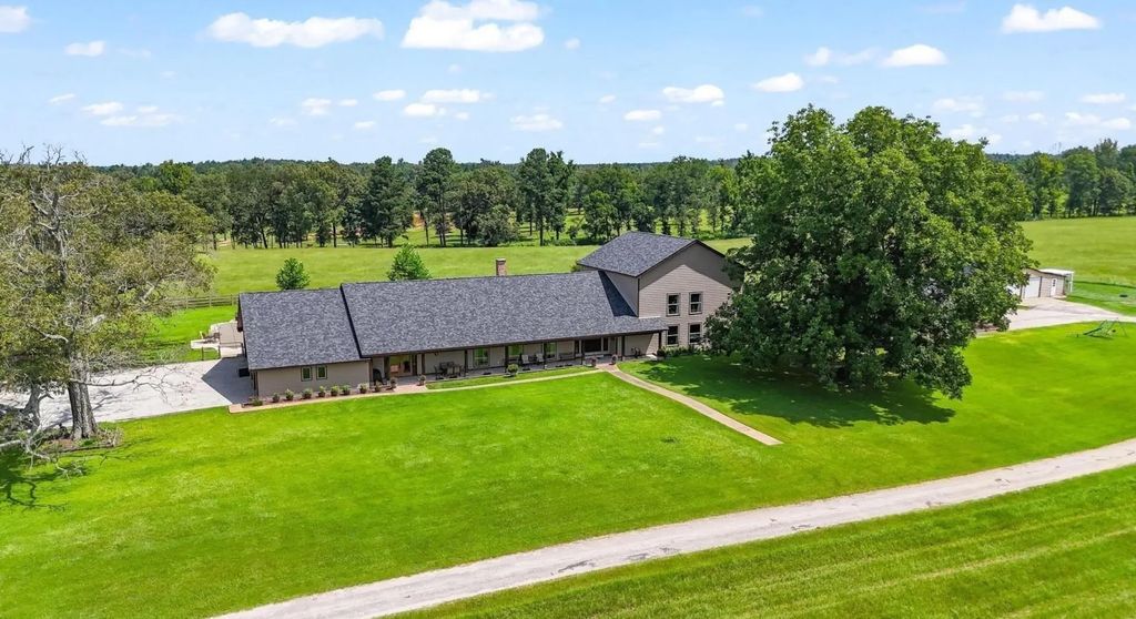 11074 W 64 Highway, Overton