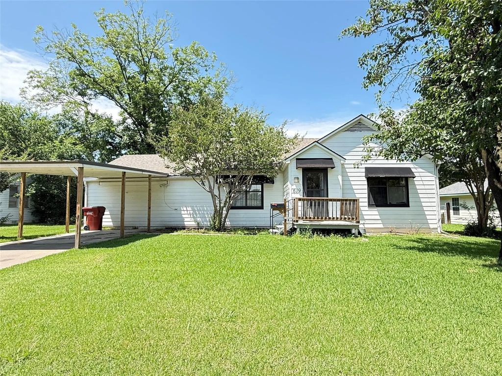 619 E 12th Street, Bonham