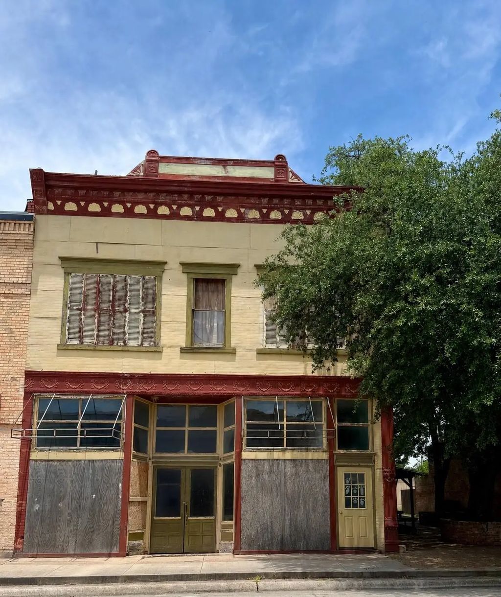 324 Avenue C, Rosebud
