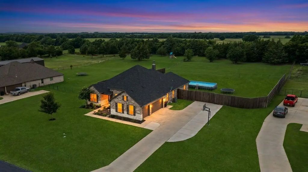 1089 Emilia Drive, Farmersville