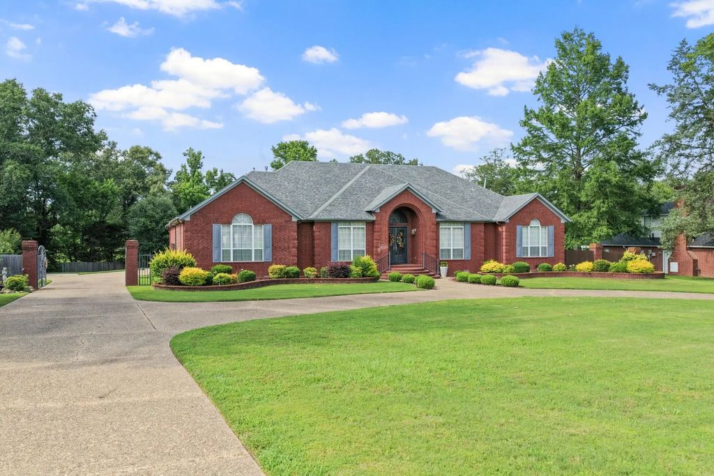 903 Deer Trail Ln, Mount Pleasant