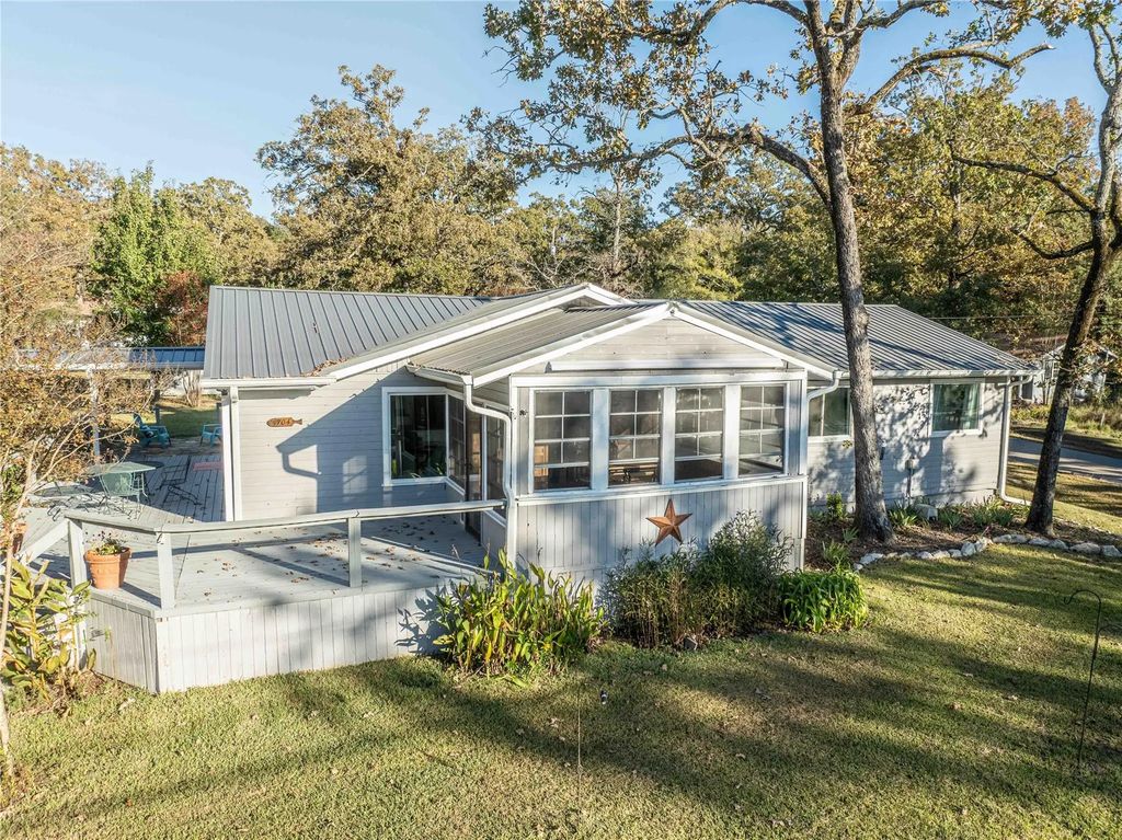 704 Callender Lake Drive, Murchison