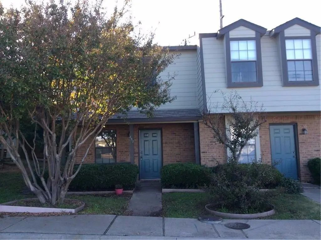 852 W Collins Street, Denton