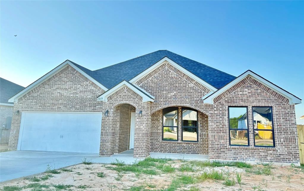 1015 Springview Lane, Mabank