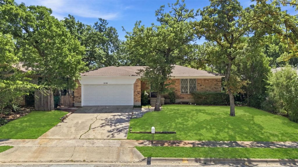 2110 Navajo Street, Denton