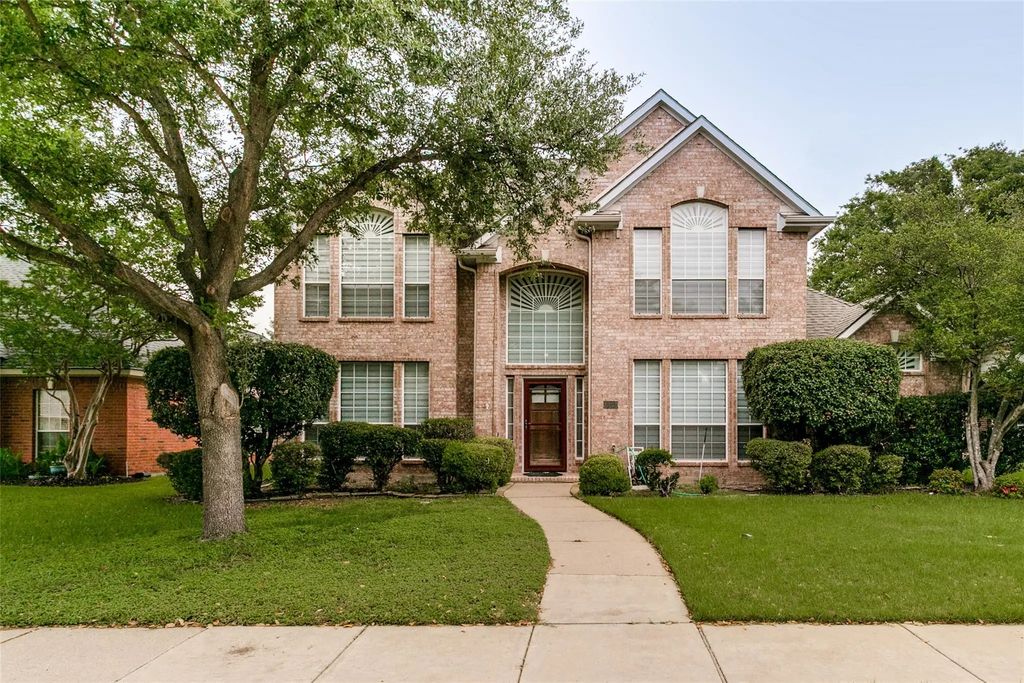 1222 Shadetree Lane, Allen