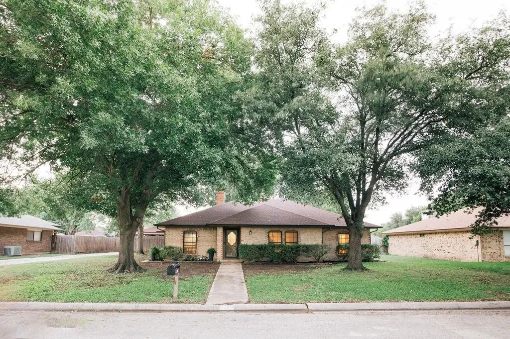 2409 Green Oaks Street, Denton