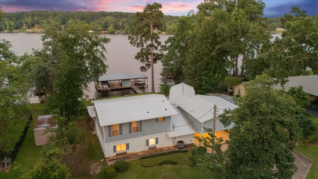 2118 W Lake Drive, Gladewater