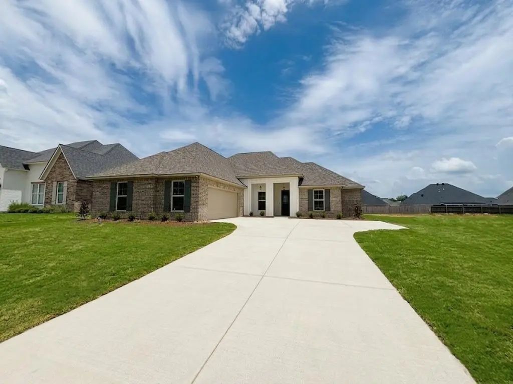 209 Woodcrest Drive, Stonewall