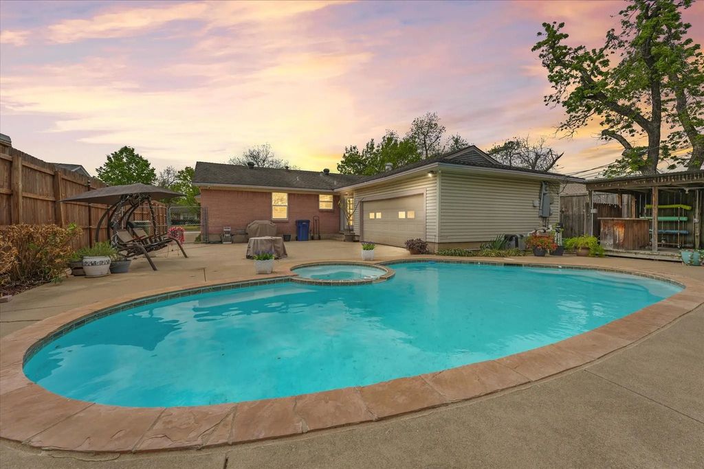 1233 Bardfield Avenue, Garland