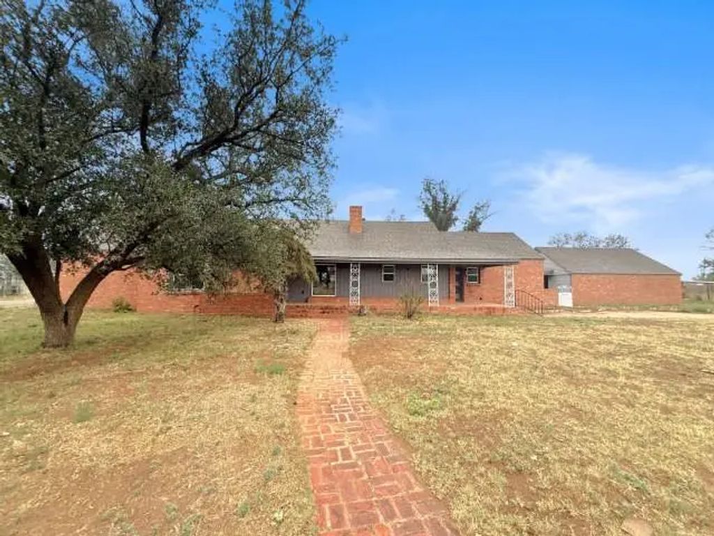 1001 N 3rd Street, Lamesa