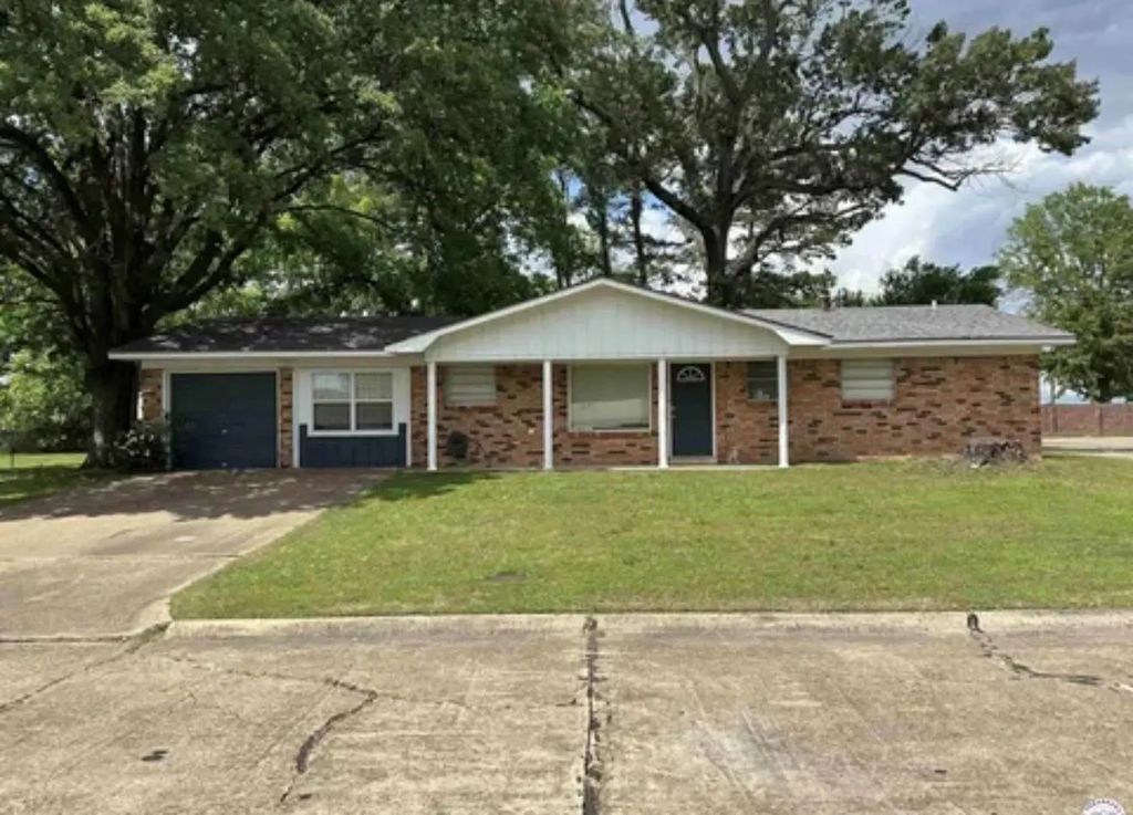 1002 Champion Street, Texarkana