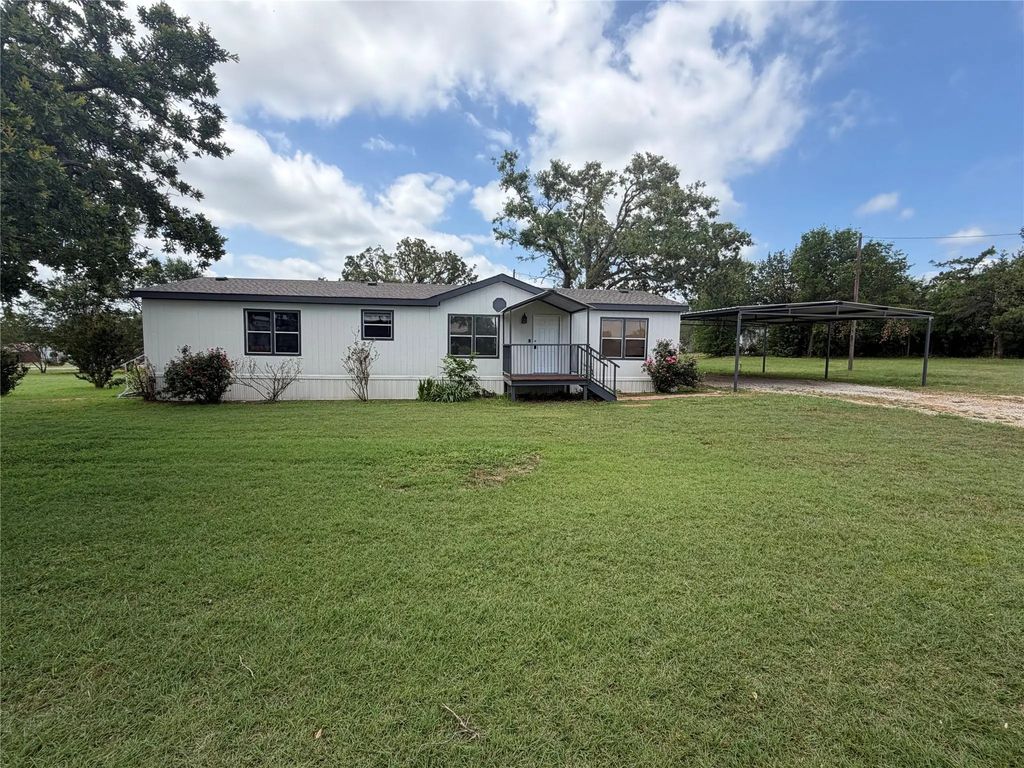 104 Hill Top Court, Springtown
