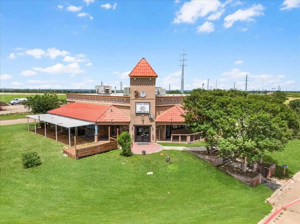5812 N I-35, Denton
