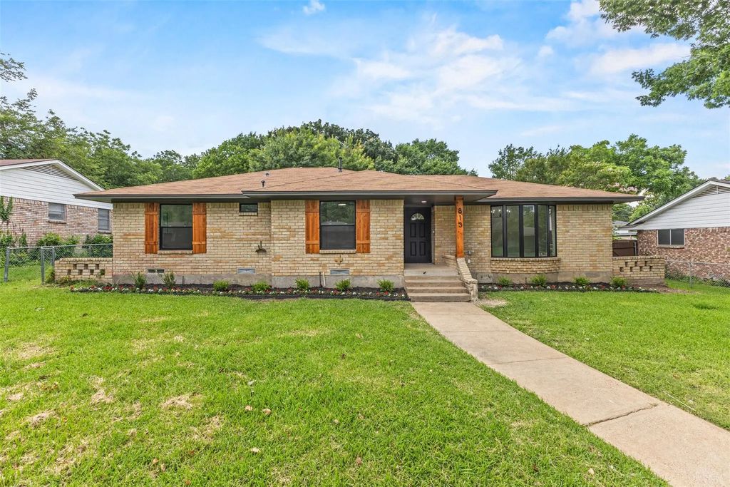 813 Misty Glen Drive, DeSoto